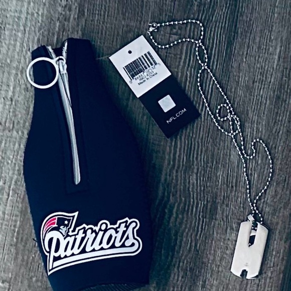 New England Patriots Koozie/Stainless Steel Pendant On 22” Chain/Bottle Opener - Picture 4 of 5